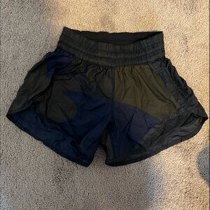 Lululemon Women's Windbreaker Short - Camo - 4